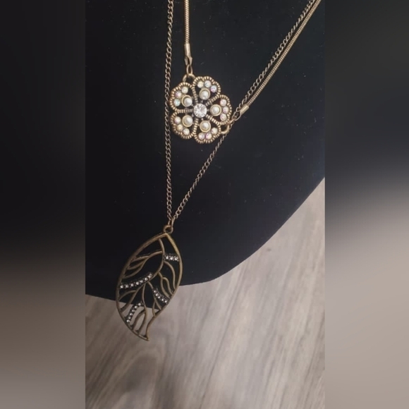 2-in-1 Bronze necklace chain With Leaf & Enamel Infused Pendant🌴 - Picture 5 of 8